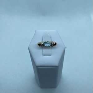 14k aquamarine and Diamonds ring